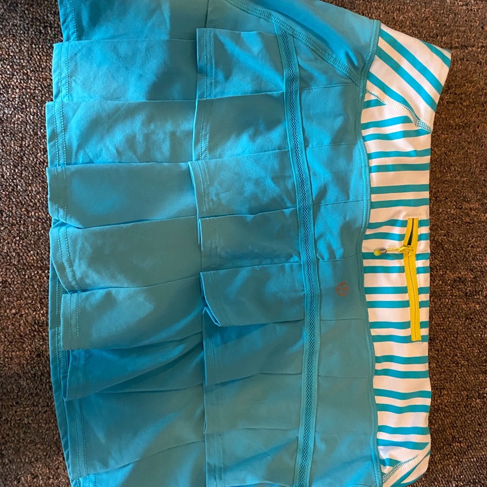 Lululemon Aqua Blue and White Striped Skirt Women Sz8
